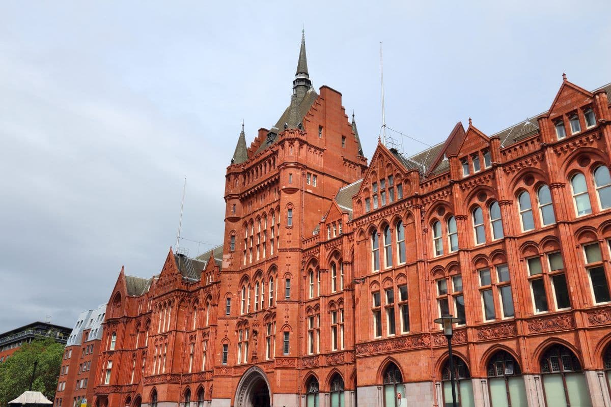Listed and Period Offices: 3 Tensions Firms Have to Resolve