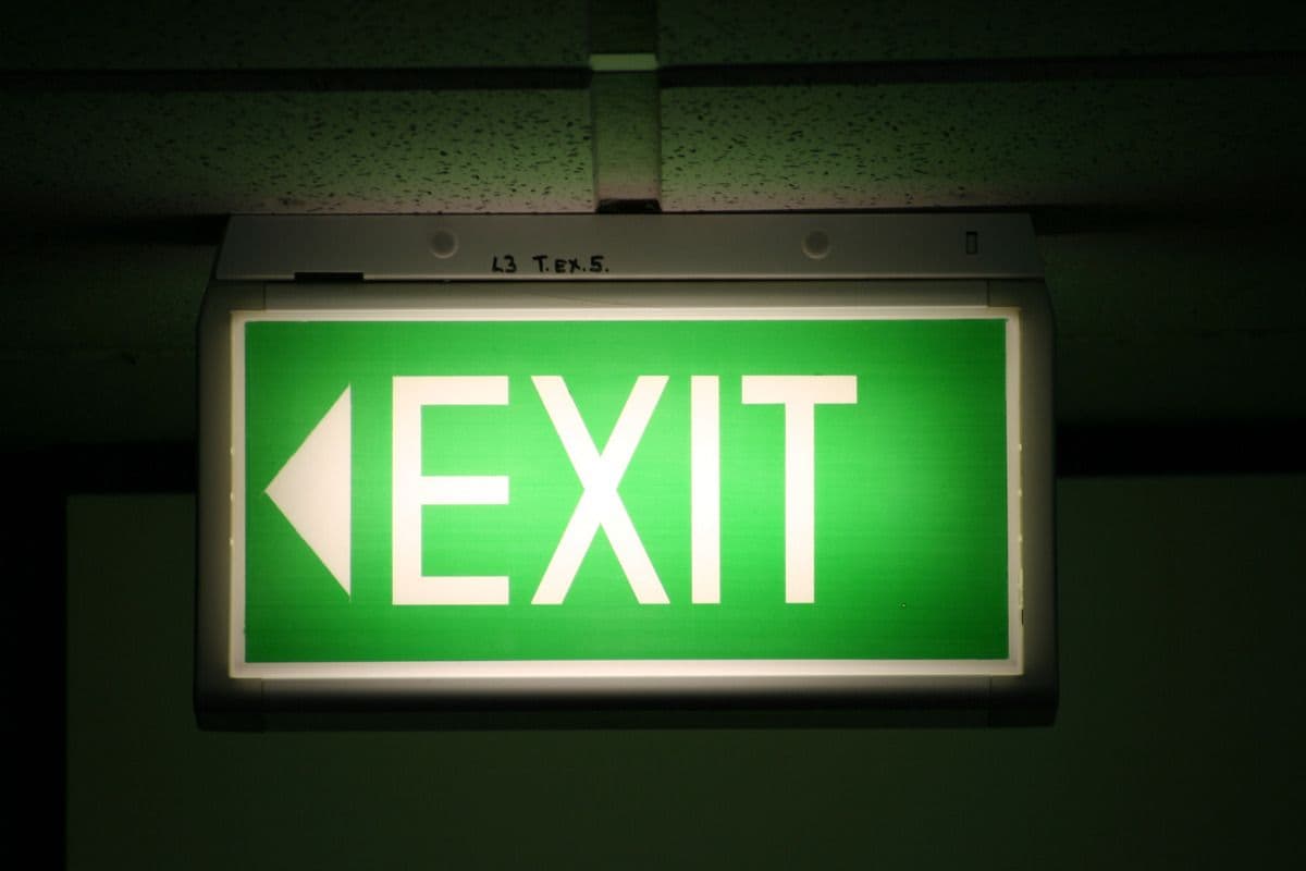 What Do Green Health and Safety Signs Indicate? Complete UK and Global Guide