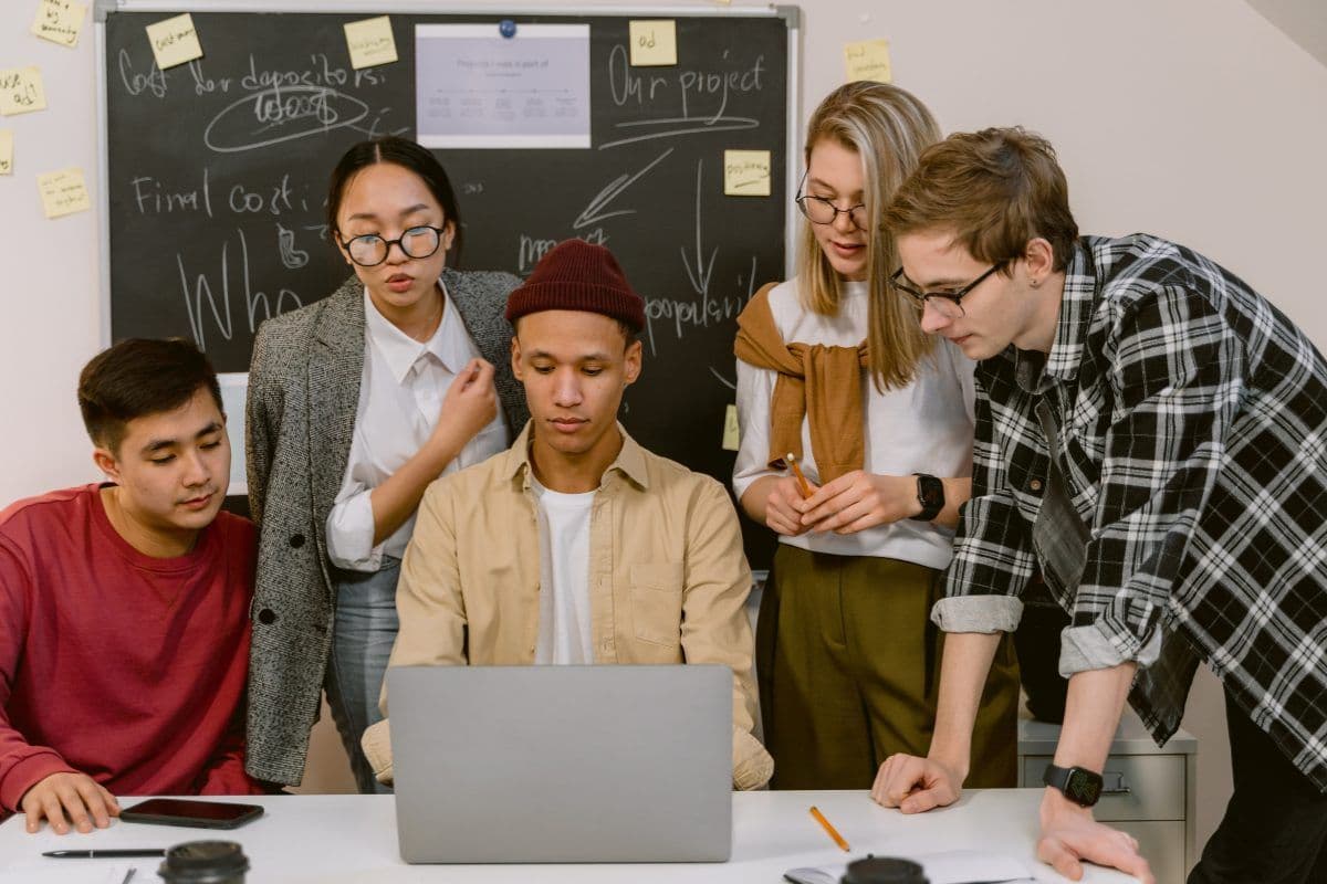 AI and Software Startups: 8 Stages That Trigger New Duties