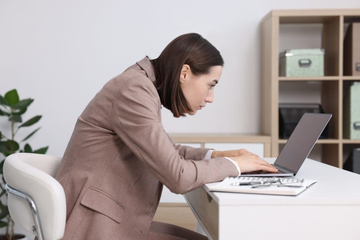 DSE Without a Desk: 7 Questions for Hot Desking and Hybrid Teams