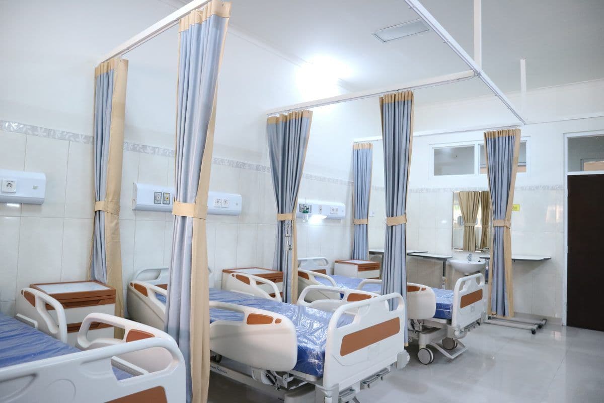 Healthcare Health and Safety: 11 Risks a General Policy Misses